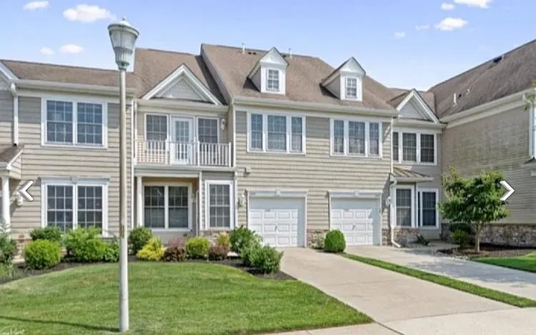 606 Turnberry Ct — Photo 2