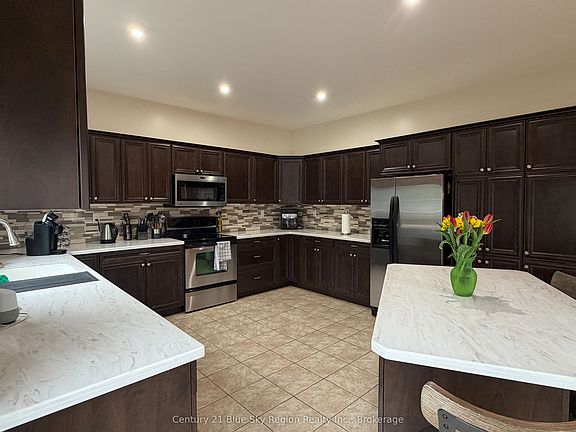 3rd image of 46 Eglington Rd S
