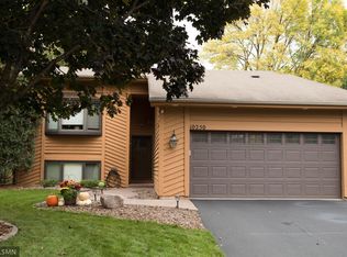 10250 Buckingham Dr, Eden Prairie, MN 55347