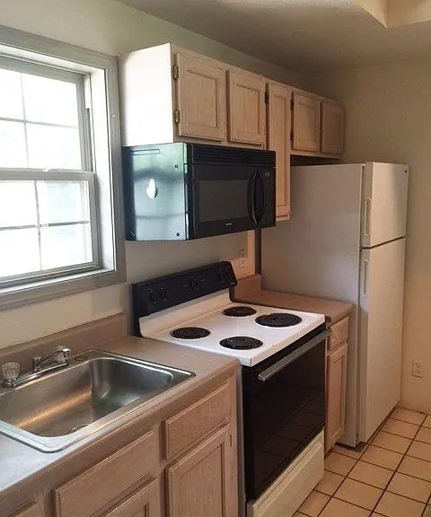 308 W Green St — Photo 13