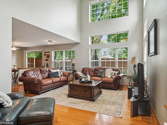 3rd image of 381 Bloomfield Ct