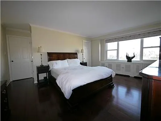 Sold by R New York | media 20