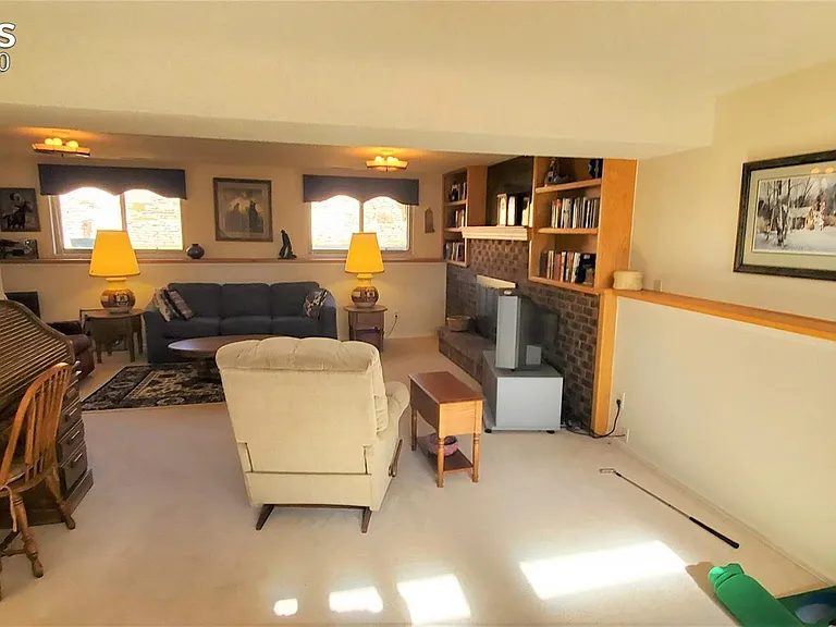 2126 Lander Cir — Photo 12