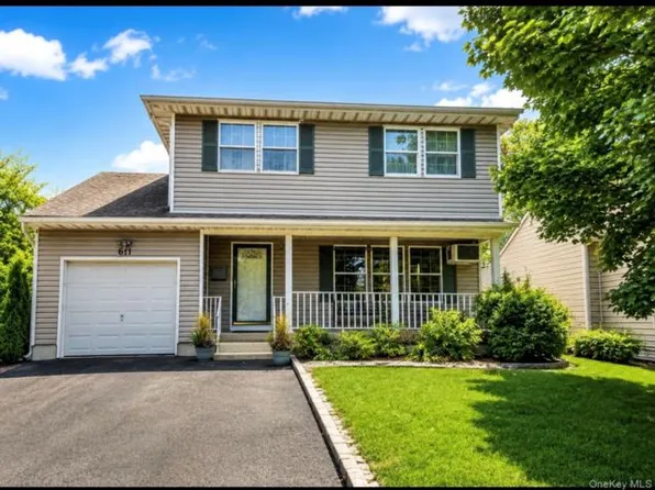 611 Peconic Ave, West Babylon, NY 11704
