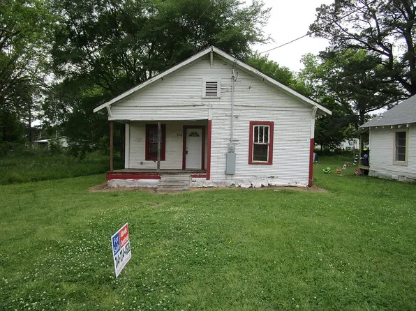 326 Beck St, De Kalb, TX 75559