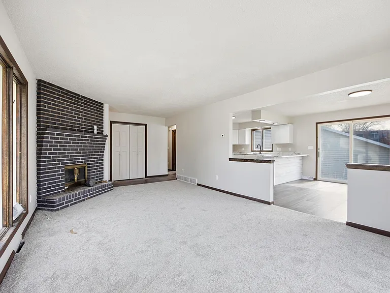 609 Lily Ln — Photo 9