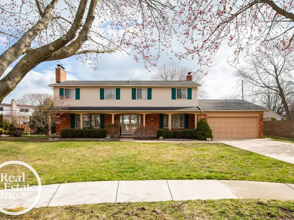 784 Canterbury Rd, Grosse Pointe Woods, MI 48236