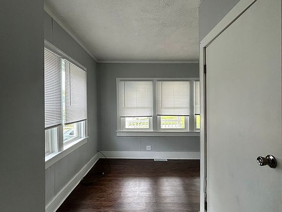 5th image of 1303 S Elm St #1
