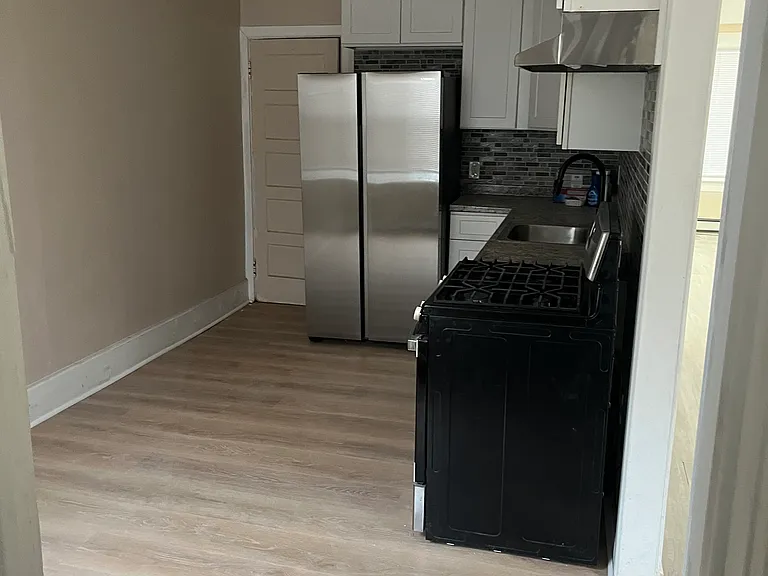 25 Elmhurst Ave — Photo 4