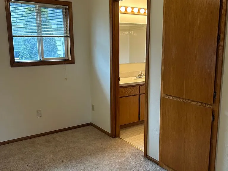 2150-2152 NW Taylor Ave — Photo 5