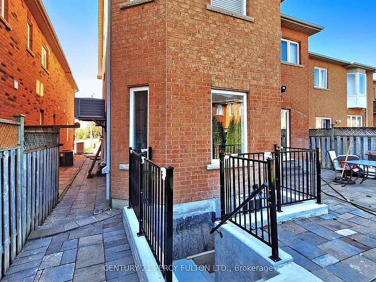 47 Sapphire Dr #BASEMENT — Photo 36