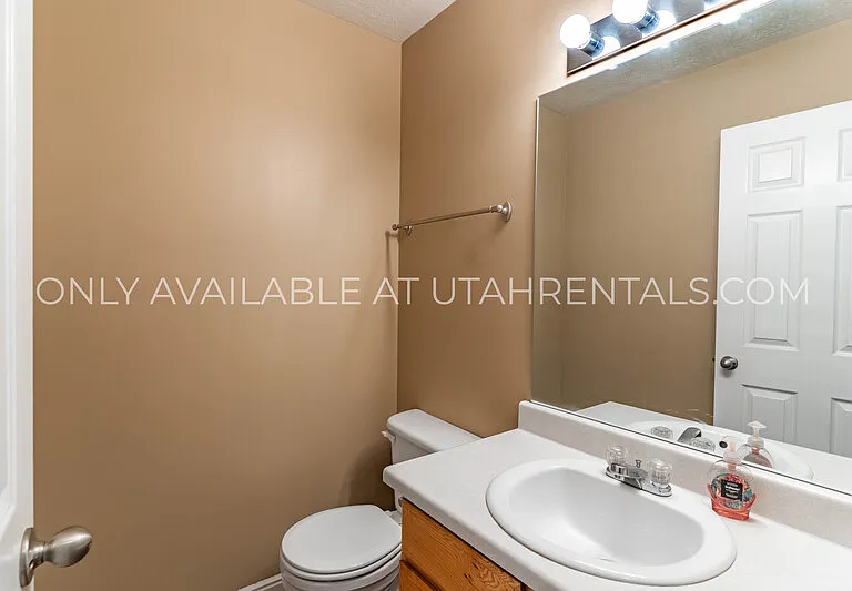 1156 S 1420 E — Photo 5