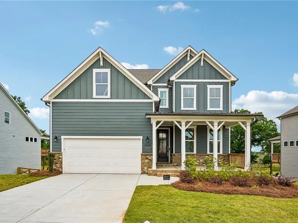 654 Grand Wehunt Dr, Hoschton, GA 30548