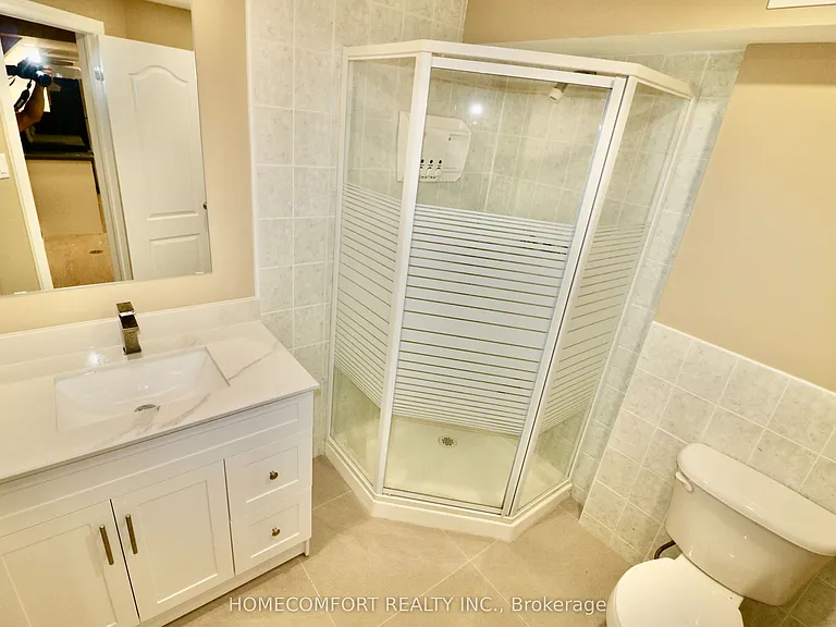 126 Gamble Glen Cres #LOWER — Photo 23