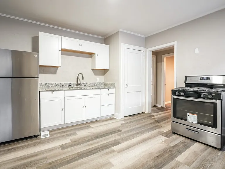 1715996_020_kitchen_13389300.jpg