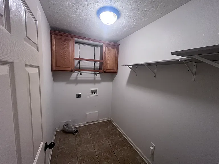 34 Shamsie Dr — Photo 23