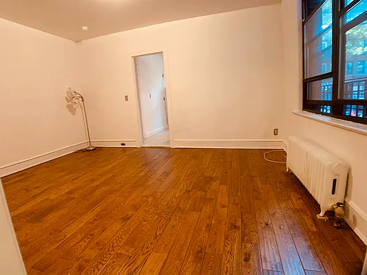 Rented by Laura Nguyen, LREB | media 15