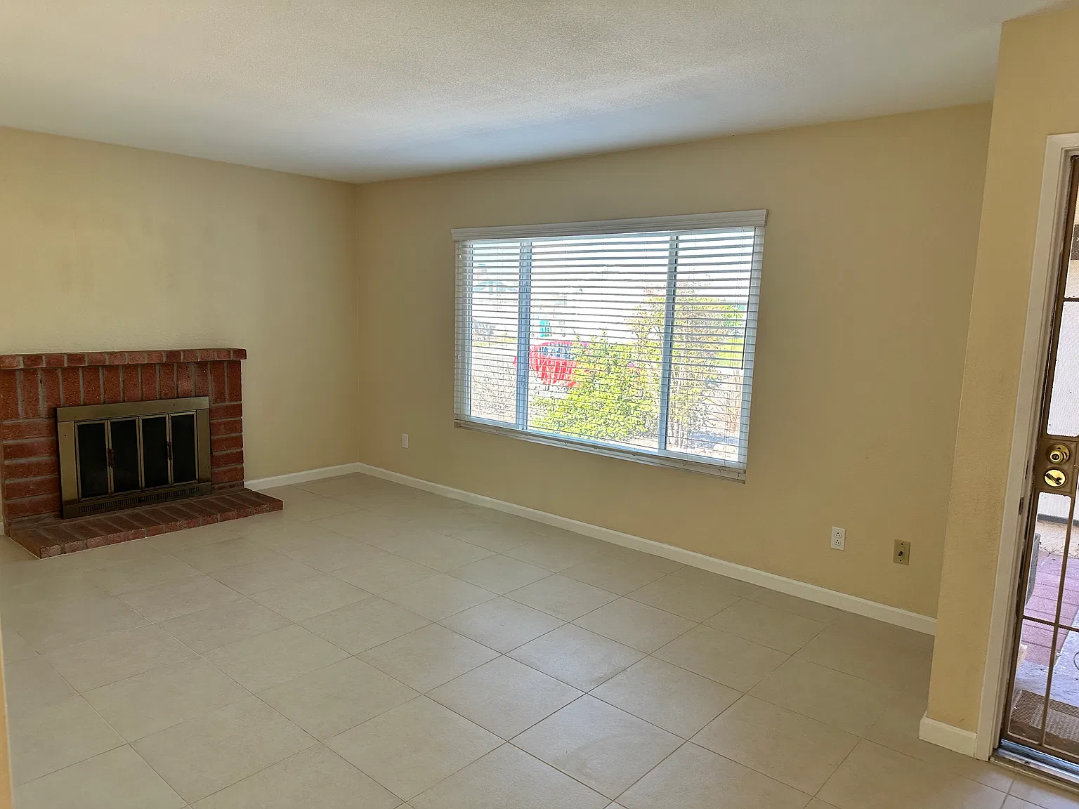 3 bed, 1266 sqft, $3,850 — Photo 2