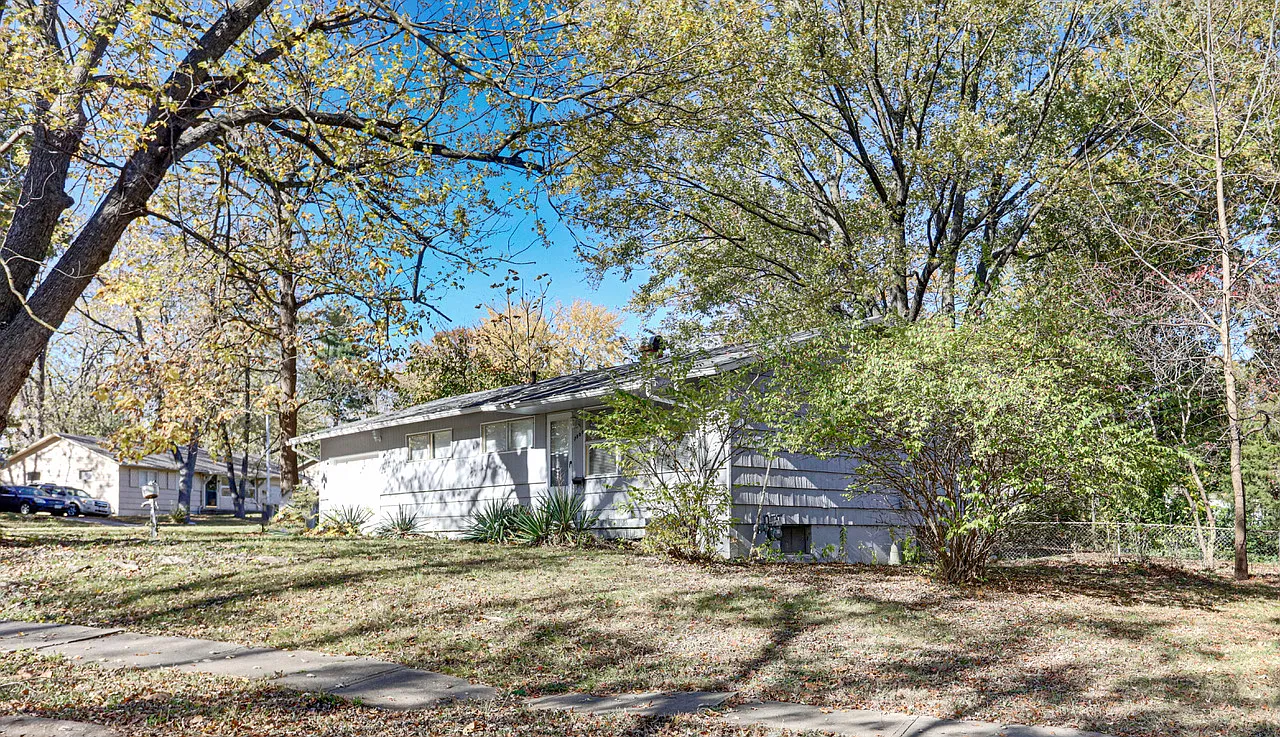 3 bed, 1040 sqft, $1,200 — Photo 3