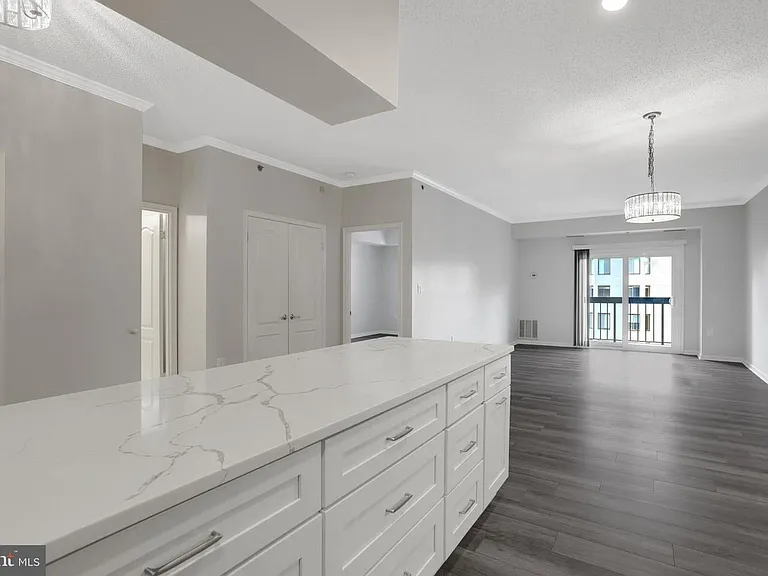 1211 S Eads St #1203 — Photo 8