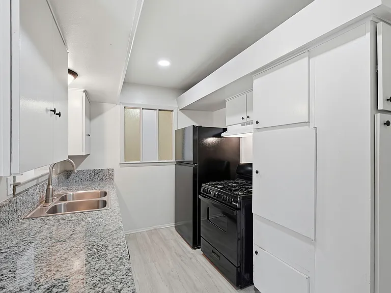 14046 Rolling Hills Ln — Photo 11