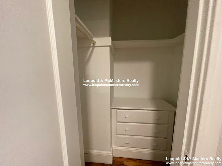 Gorden St Apartments — Photo 31