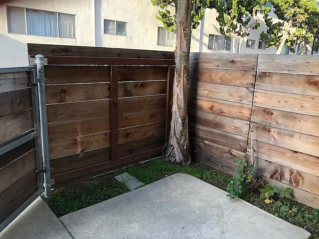 2 bed, 1.5 bath, 800 sqft, $3,300 — Photo 2