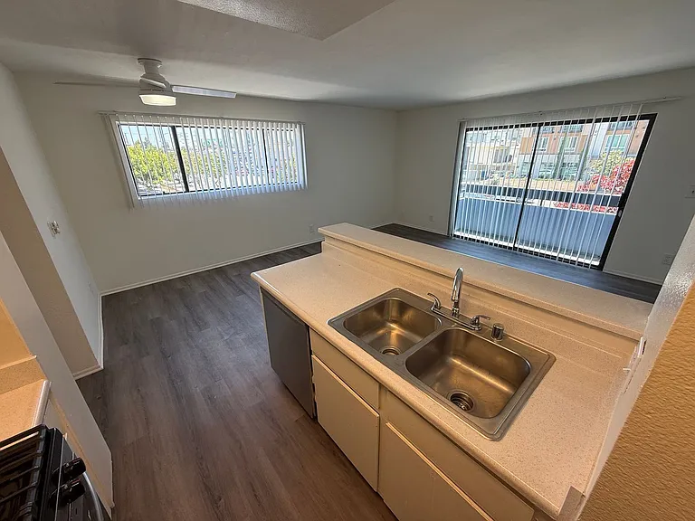 14543 Burbank Blvd — Photo 44