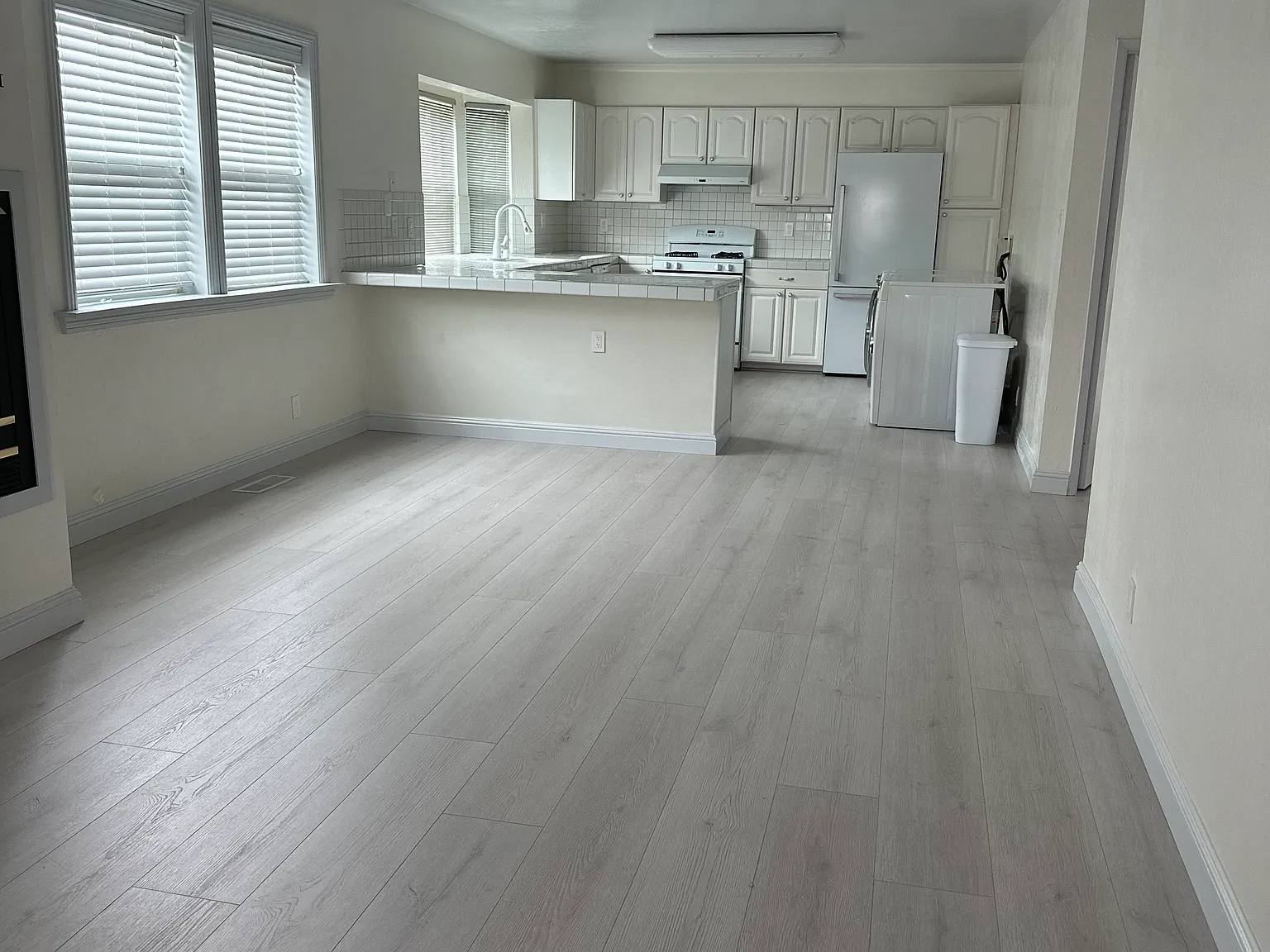 2 bed, 1040 sqft, $2,700 — Photo 2