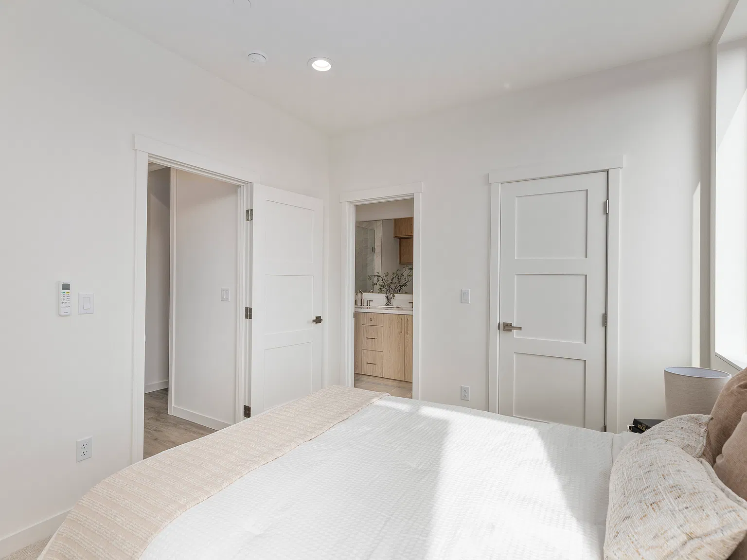 2334 Franklin Ave E — Photo 3