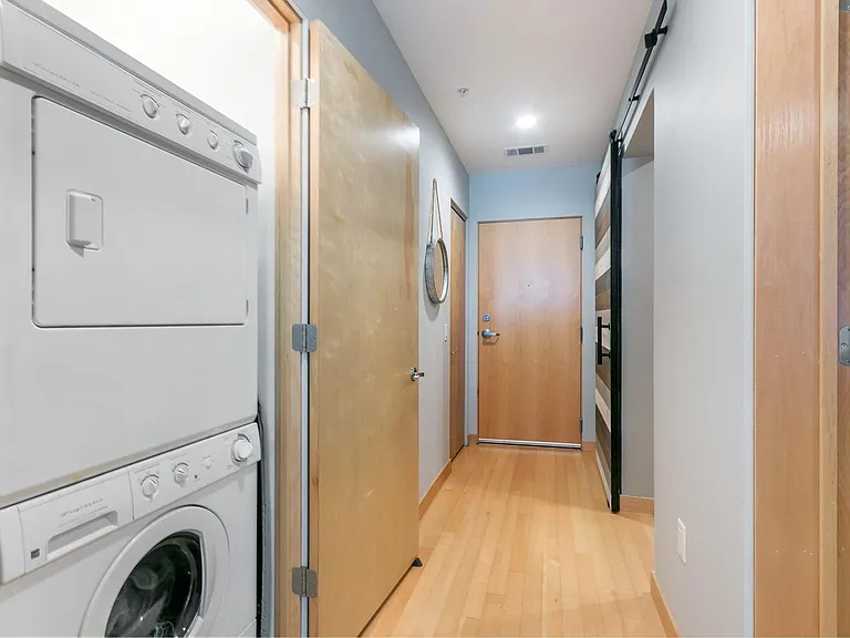 309 W Washington Ave #213 — Photo 10