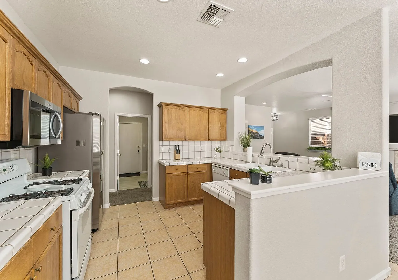 Effortless Living Starts Here Just Bring Your Suitcase and Step Into Comfort — Photo 1