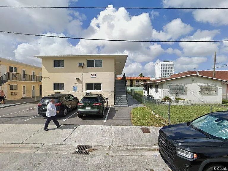 2745 SW 10th Ter #4