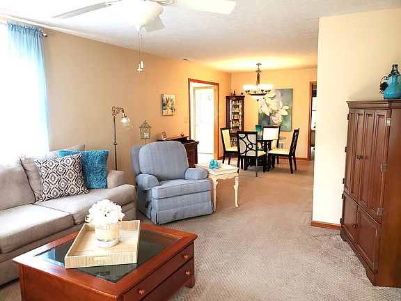5th image of 646 Cresthaven Dr