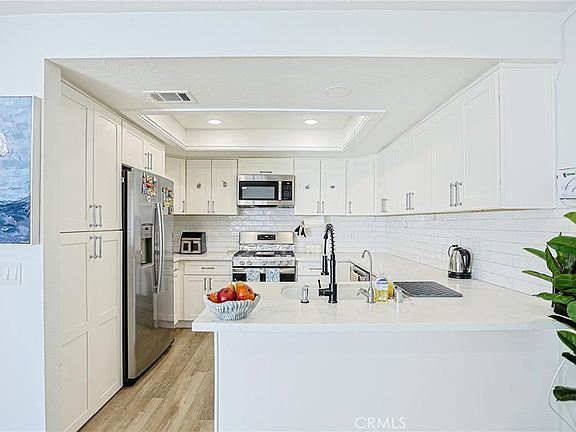 5th image of 1078 Border Ave