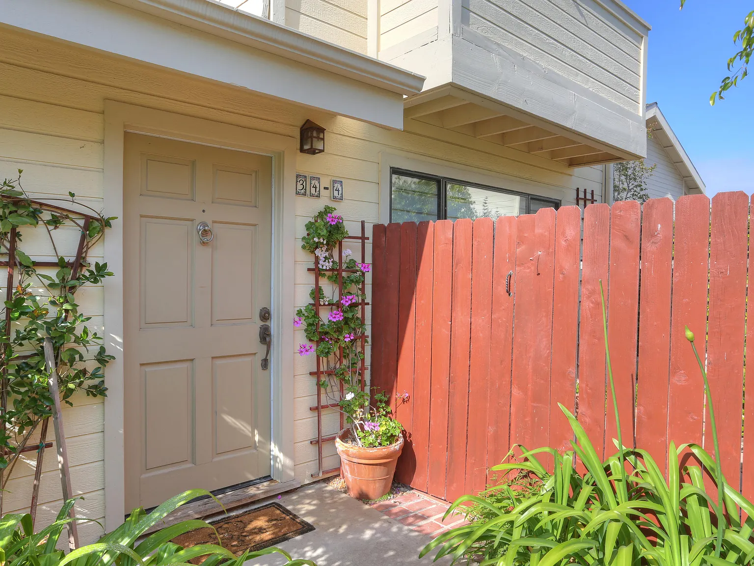 3 bed, 2.5 bath, 1488 sqft, $4,250 — Photo 2