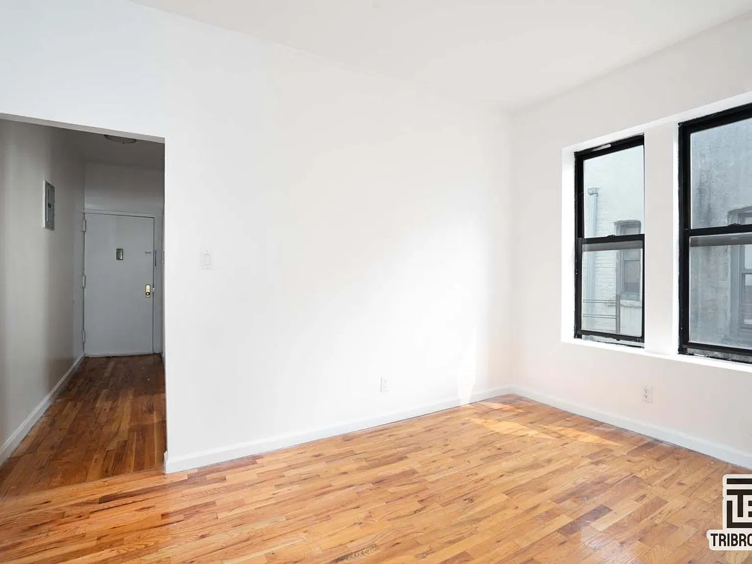 688 10th Avenue — Photo 3