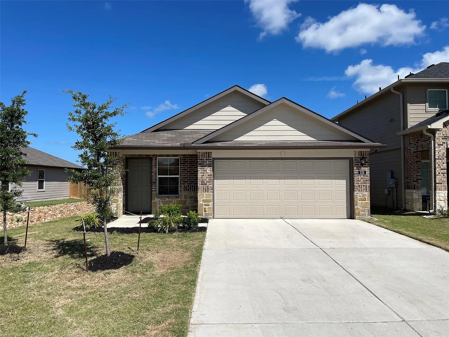 3 bed, 2.0 bath, 1562 sqft, $1,875 — Photo 2
