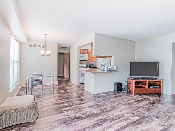 3rd image of 243 W Cherrywood Dr