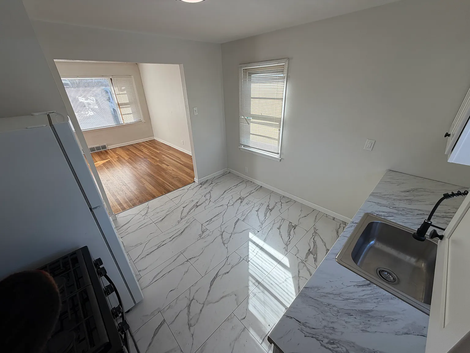3 bed, 900 sqft, $1,495 — Photo 3