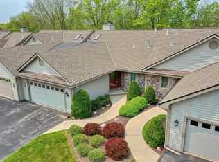 499 Sunset Trl, Hartland, WI 53029