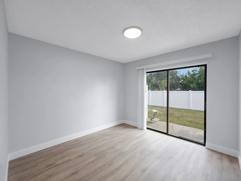 200 Westwood Ter N #122 — Photo 3