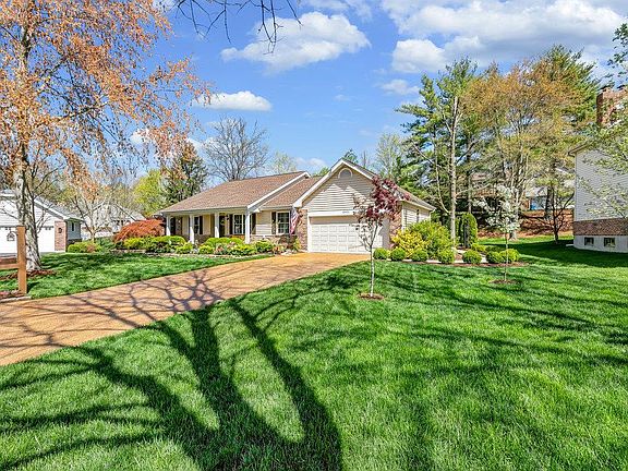 3rd image of 15921 Fairway Lake Ct