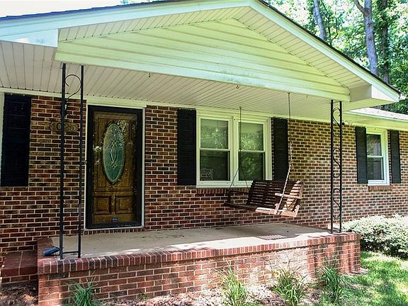 4th image of 1025 Lakewood Dr