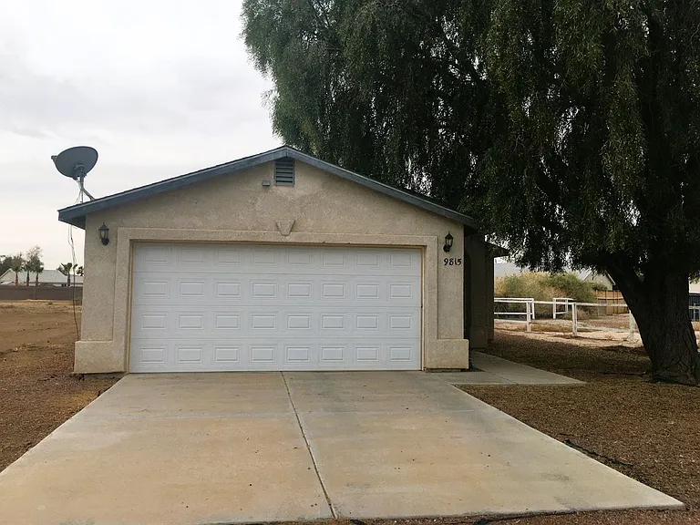 9815 S Phoenix Dr — Photo 1