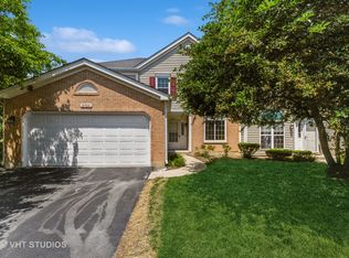 6760 Roanoake Ct, Gurnee, IL 60031