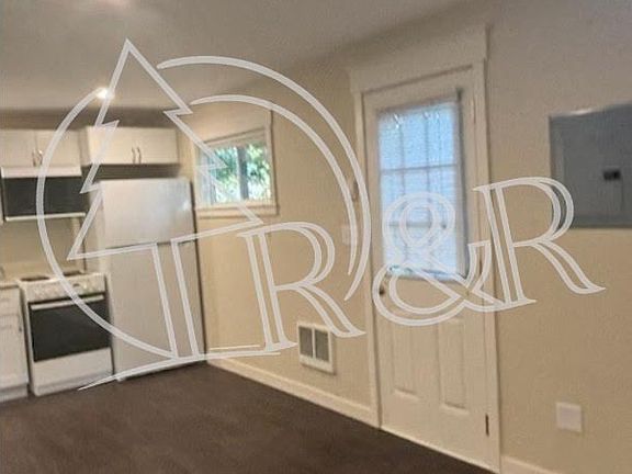 5th image of 771 Mayfair Ln