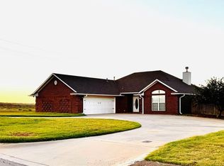 98 Clubhouse Dr, Elk City, OK 73644