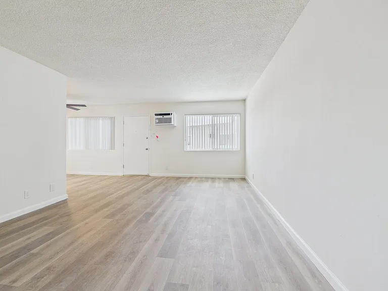 Woodman Apartments — Photo 14