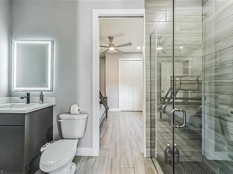 4618 Catalina Ln — Photo 23